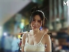 Wan Fei's Sensual Debut as a Snack Stand Clerk