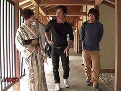 Aoi Mizuno's Passionate Outdoor Blow Job